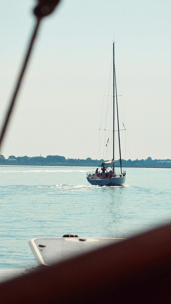 Balade en mer sur un voilier traditionnel avec skipper professionnel dans le golfe de Saint-Tropez.